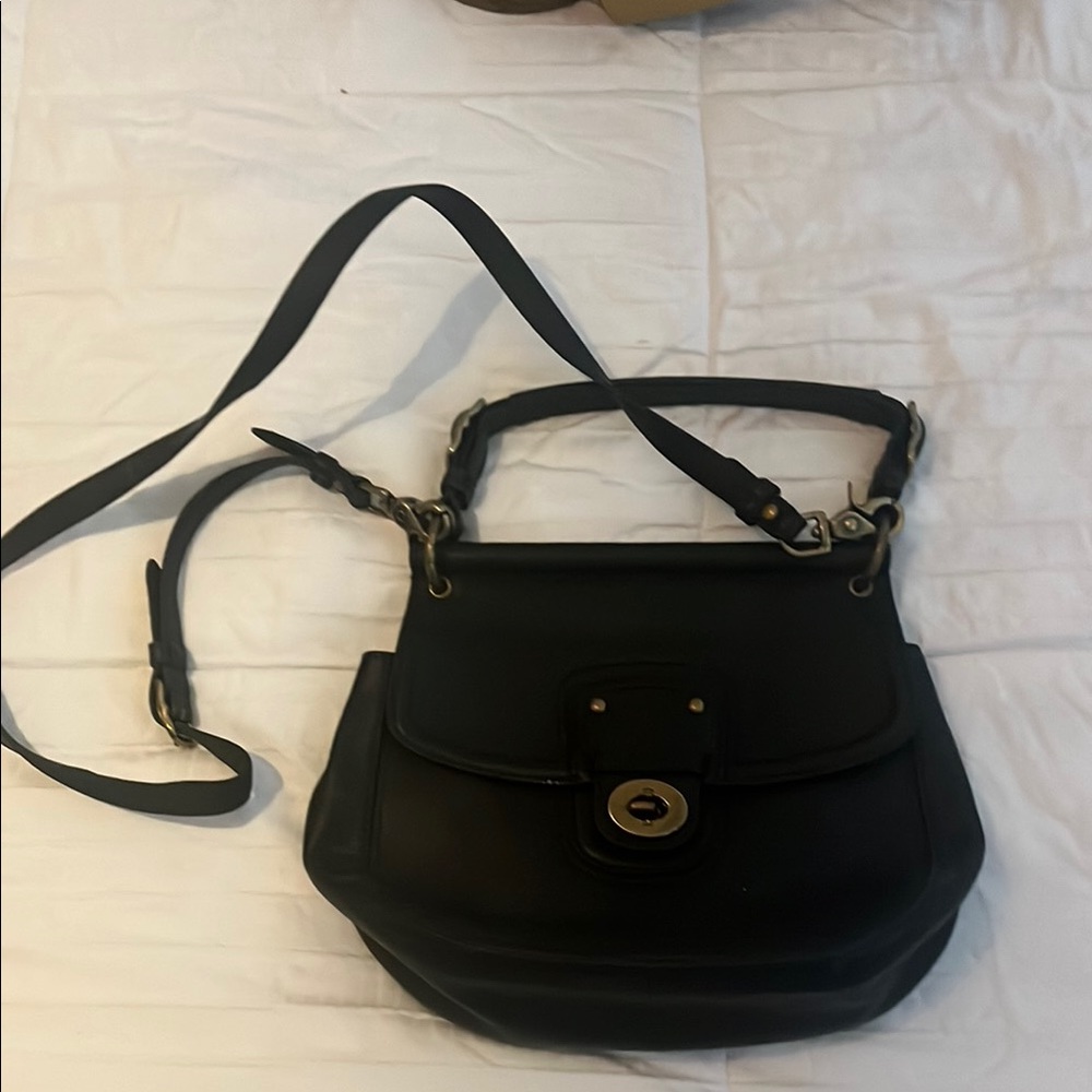 Elegant Black Leather Shoulder Bag